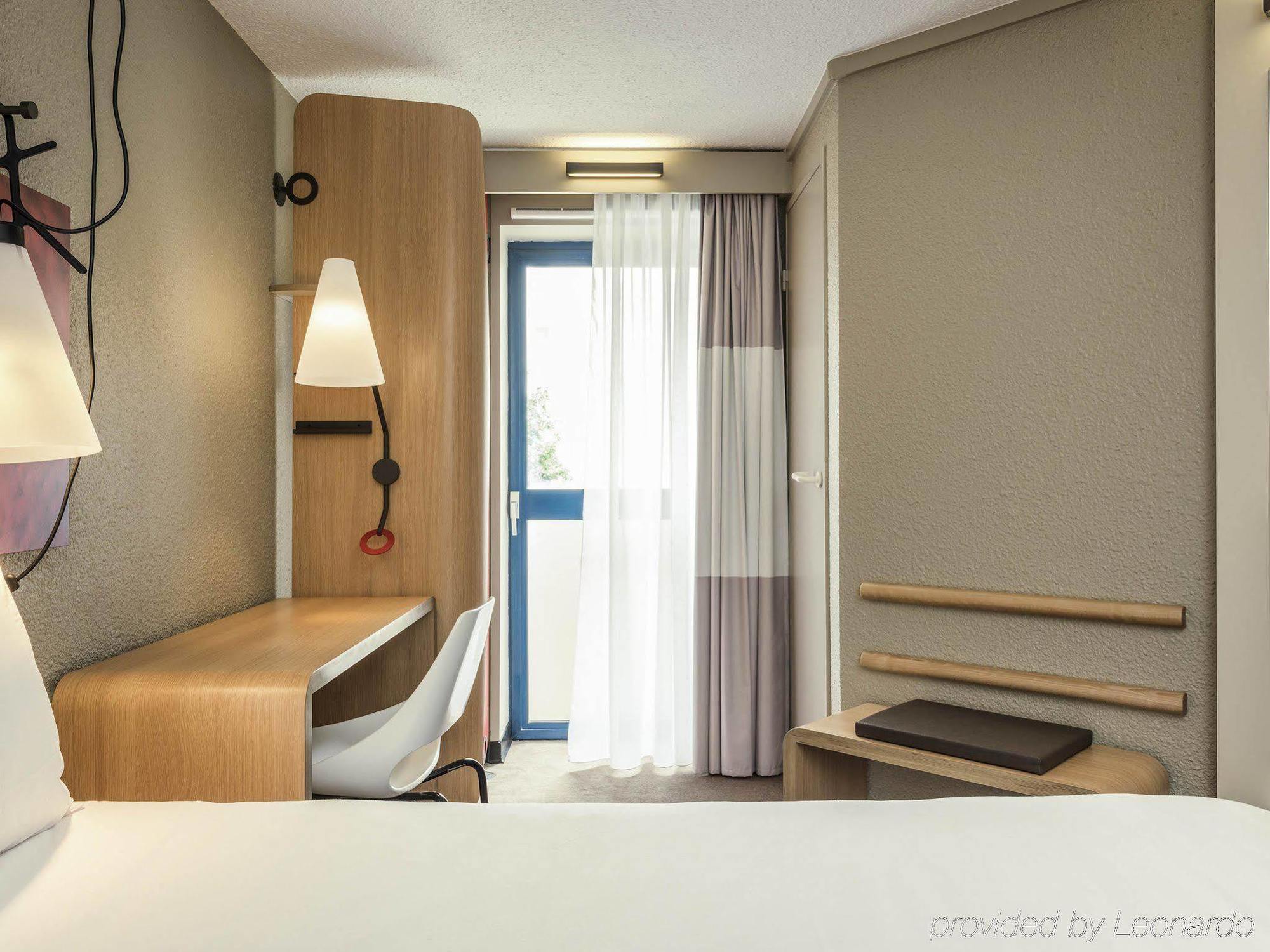 Ibis Paris Gare Montparnasse 15Eme Hotel ภายนอก รูปภาพ
